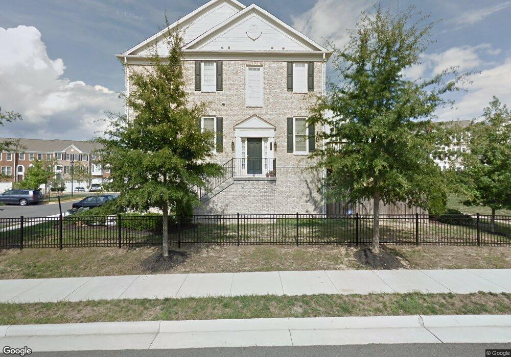 8199 Laurel Crossing Ln, Lorton, VA 22079 - photo 1