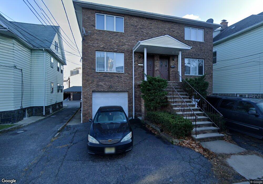 790 Edgewood Ln, Cliffside Park, NJ 07010 - photo 1