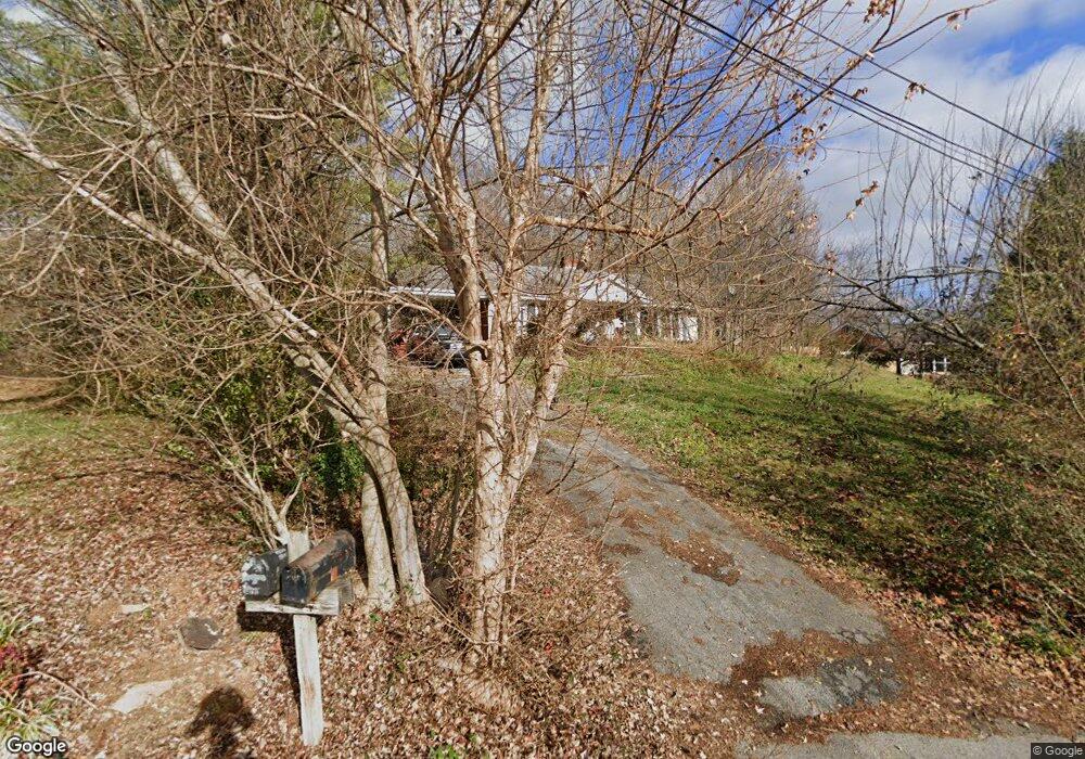 2105 Edgehill Cir, Johnson City, TN 37601 - photo 1