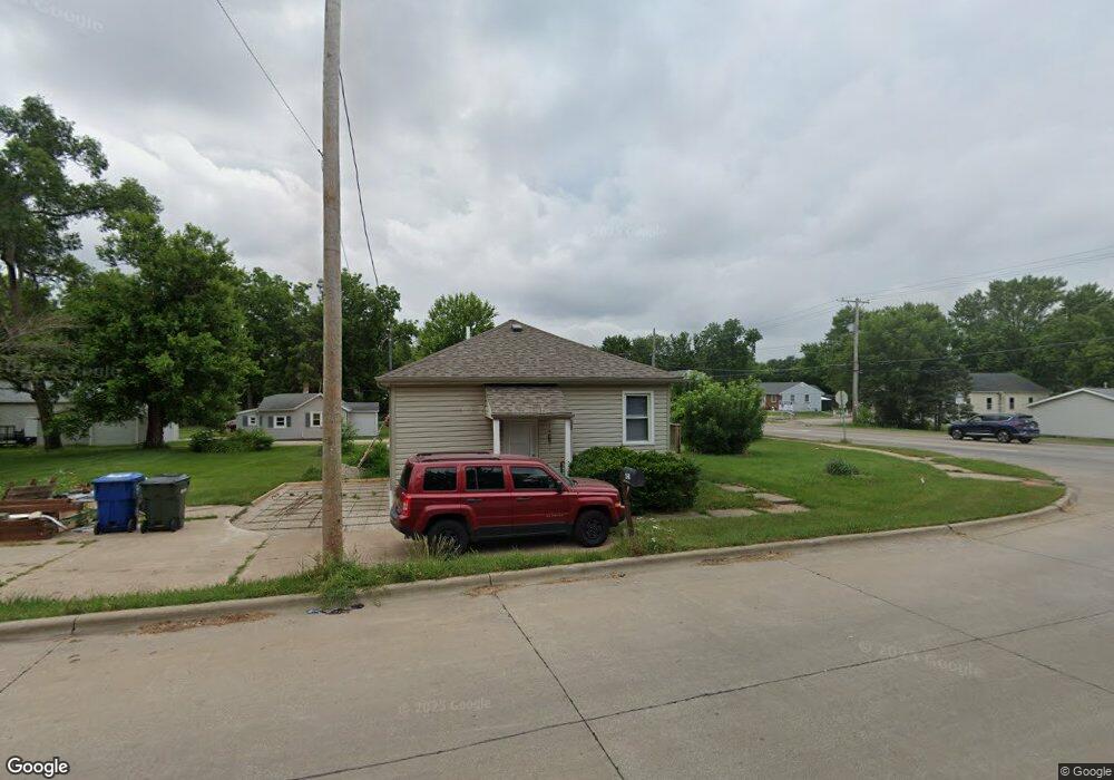 4821 N Pine St, Davenport, IA 52806 - photo 1
