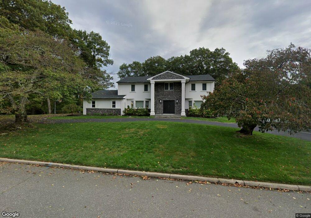 4 Croydon Ct, Dix Hills, NY 11746 - photo 1