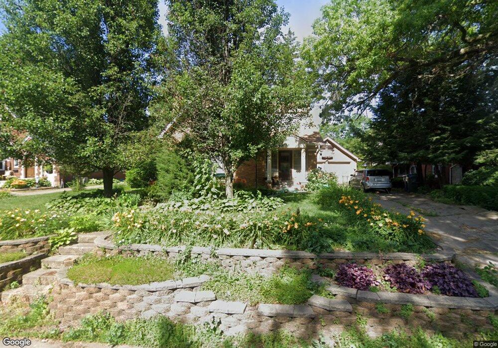 830 N Pine St, Davenport, IA 52804 - photo 1