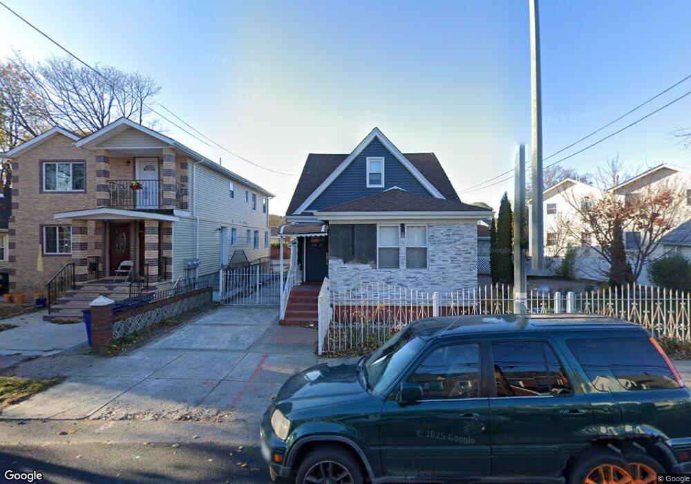 17627 Sunbury Rd, Jamaica, NY 11434 - photo 1