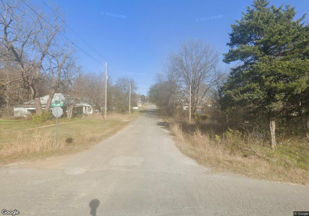 296 N 2nd St, Henryetta, OK 74437 - photo 1