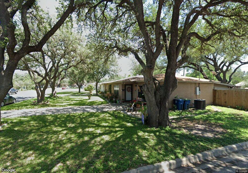 1200 E Widhelm St, Beeville, TX 78102 - photo 1
