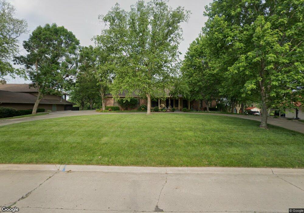 2855 SW MacVicar Ave, Topeka, KS 66611 - photo 1