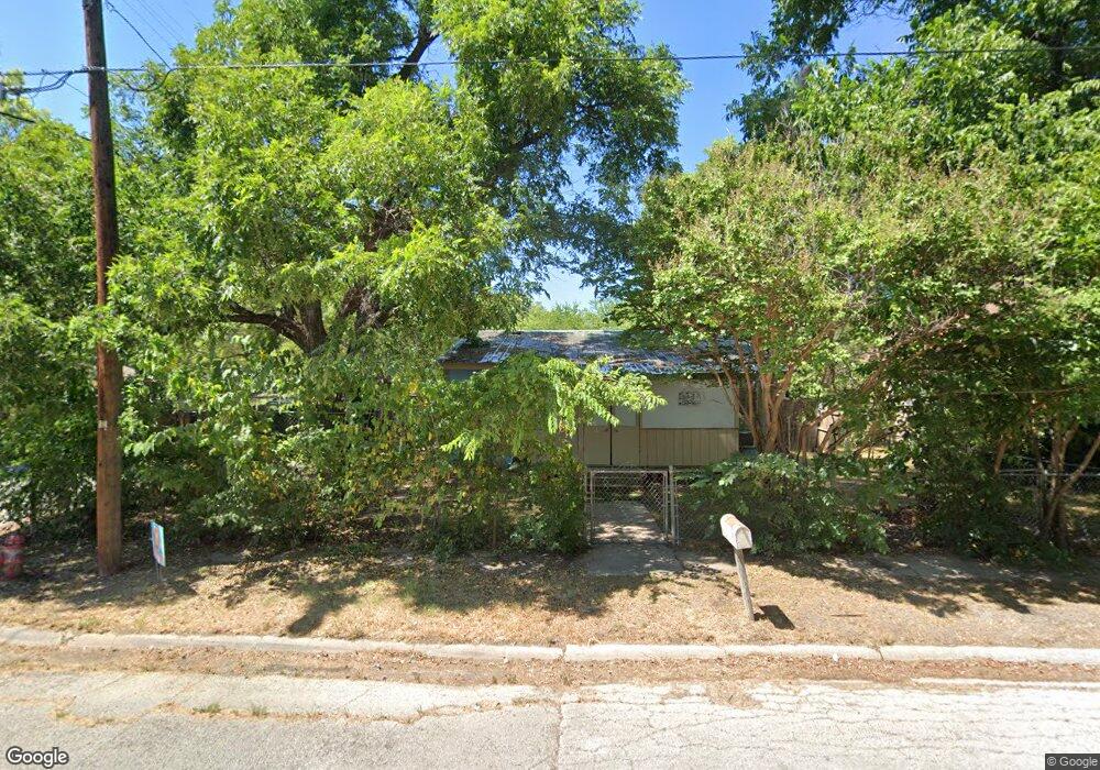 1501 Gribble St, Gainesville, TX 76240 - photo 1