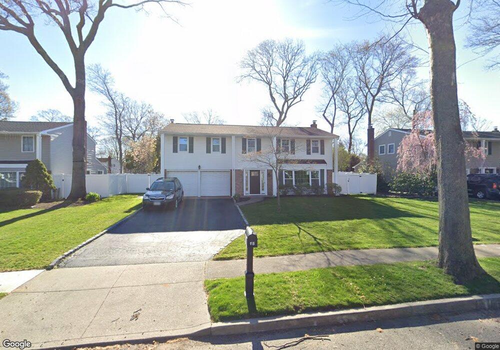 15 Cherokee Ln, ComMacK, NY 11725 - photo 1