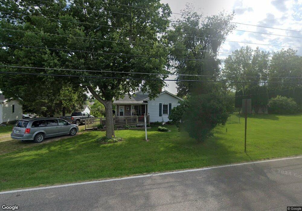 2454 C St SW, Cedar Rapids, IA 52404 - photo 1