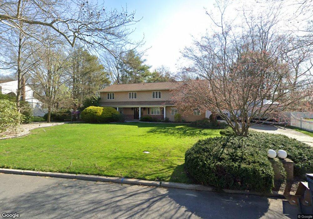 20 Tree Hollow Ln, Dix Hills, NY 11746 - photo 1
