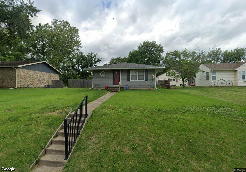 806 Cherokee St, Oskaloosa, KS 66066 - photo 1