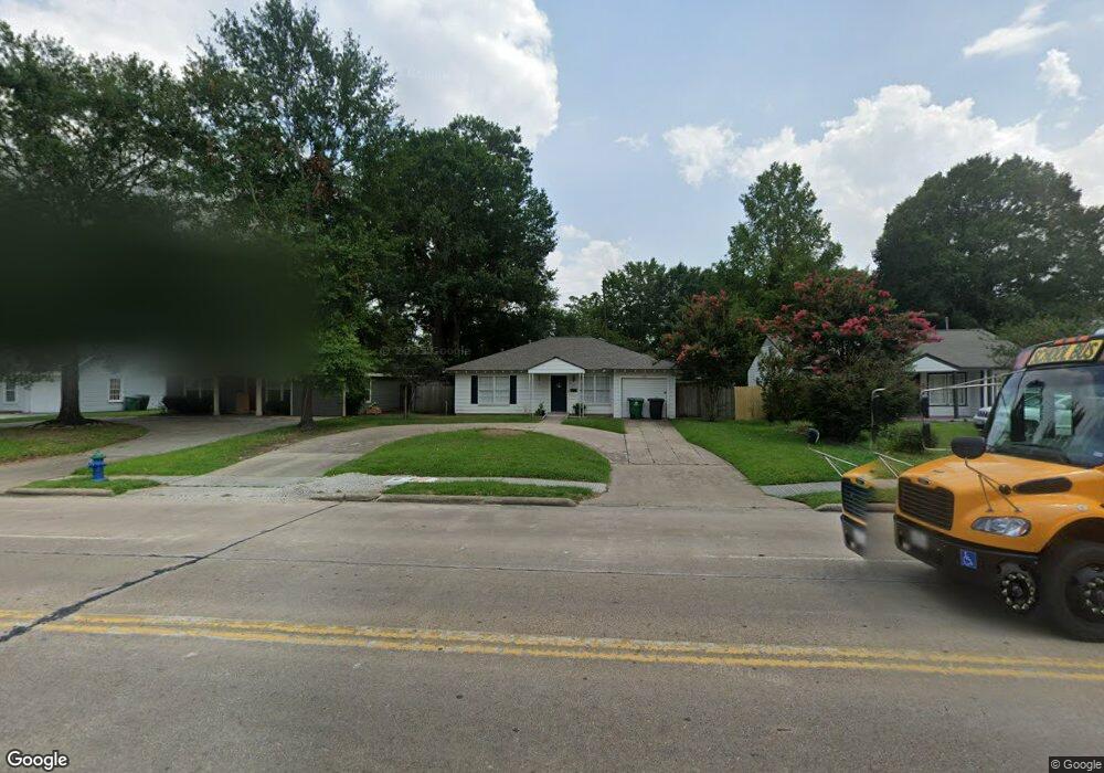 1075 W 43rd St, Houston, TX 77018 - photo 1