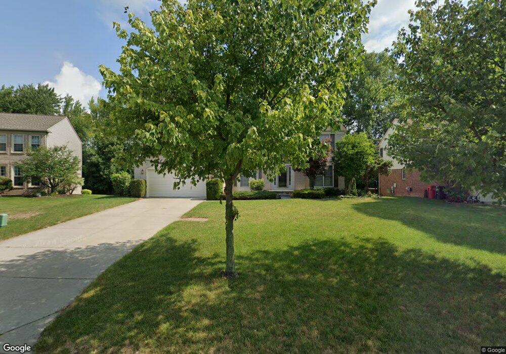 4976 Crabapple Ct, West Bloomfield, MI 48324 - photo 1