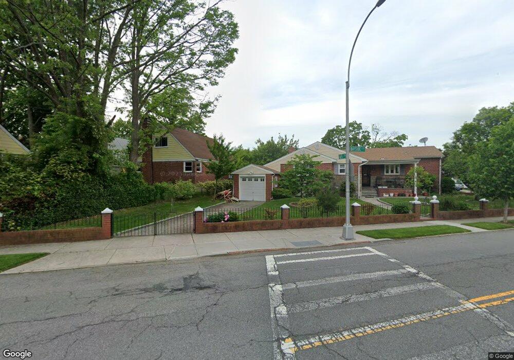 2616 Bayside Ln, Flushing, NY 11358 - photo 1