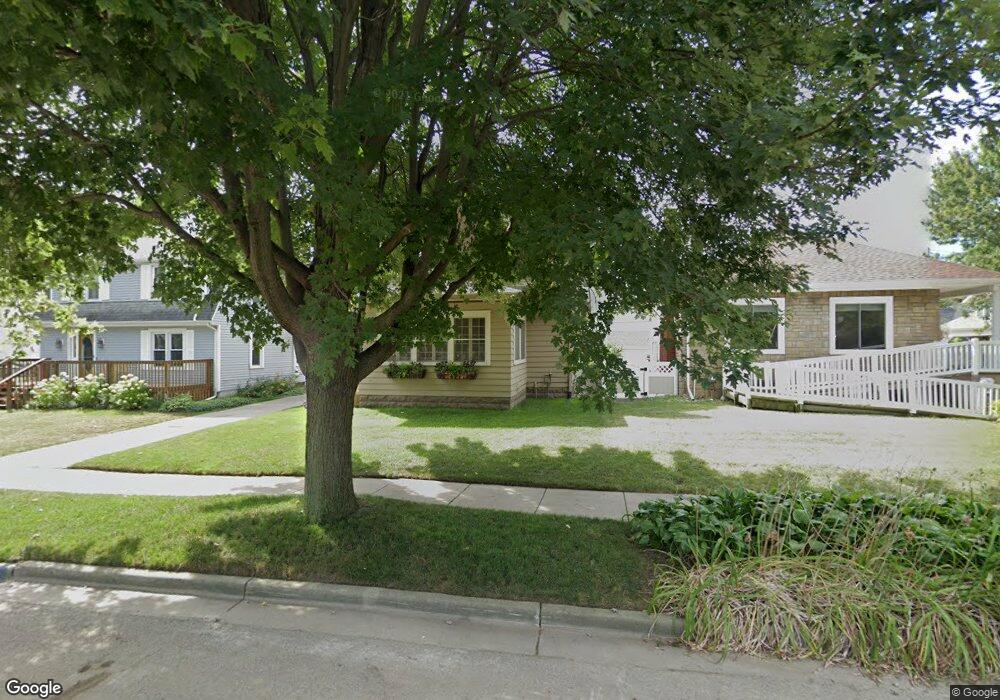 833 Sparrow Ave, Lansing, MI 48910 - photo 1