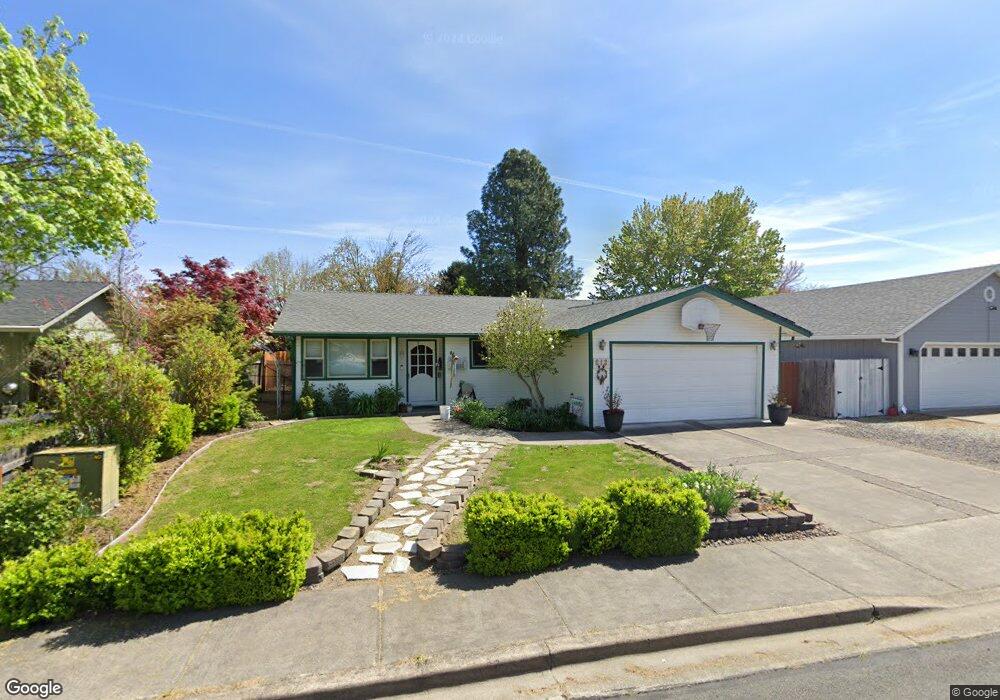 613 Glenn Way, Central Point, OR 97502 - photo 1