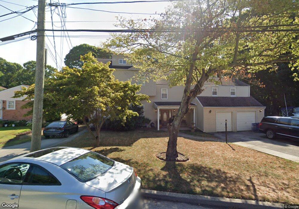 1219 Waterview Dr, Rockville Centre, NY 11570 - photo 1