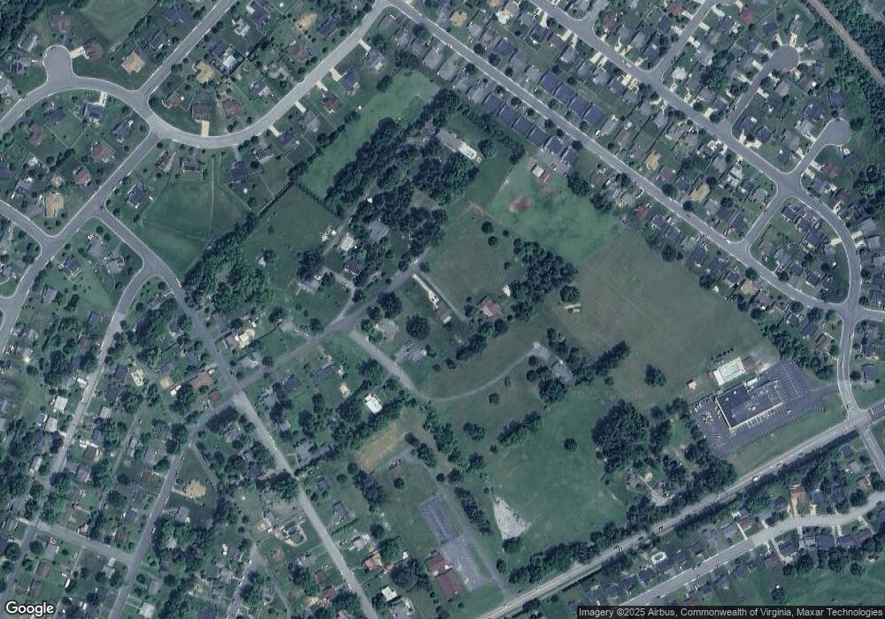 512 Alphin Ave, Waynesboro, VA 22980 - photo 1