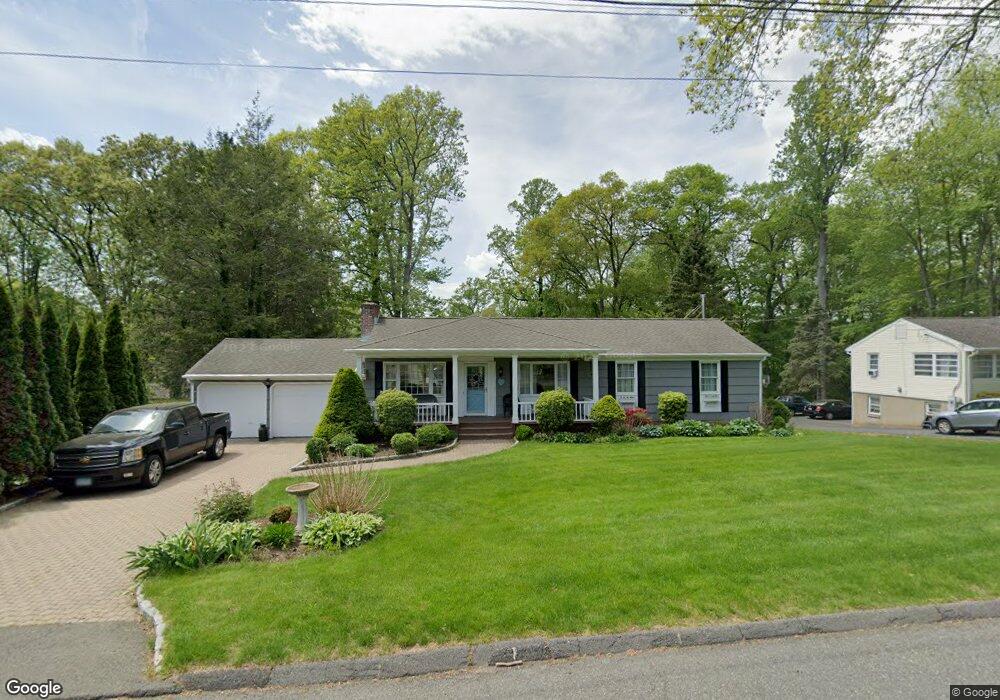 31 Lantern Hill Rd, Trumbull, CT 06611 - photo 1