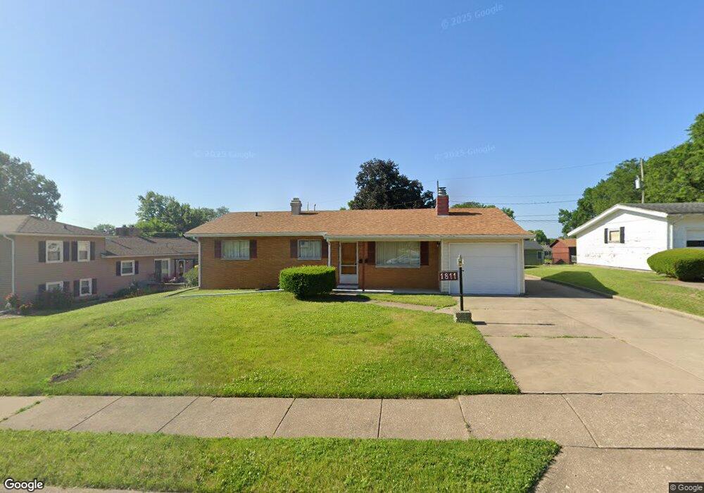 1811 W 38th Place, Davenport, IA 52806 - photo 1
