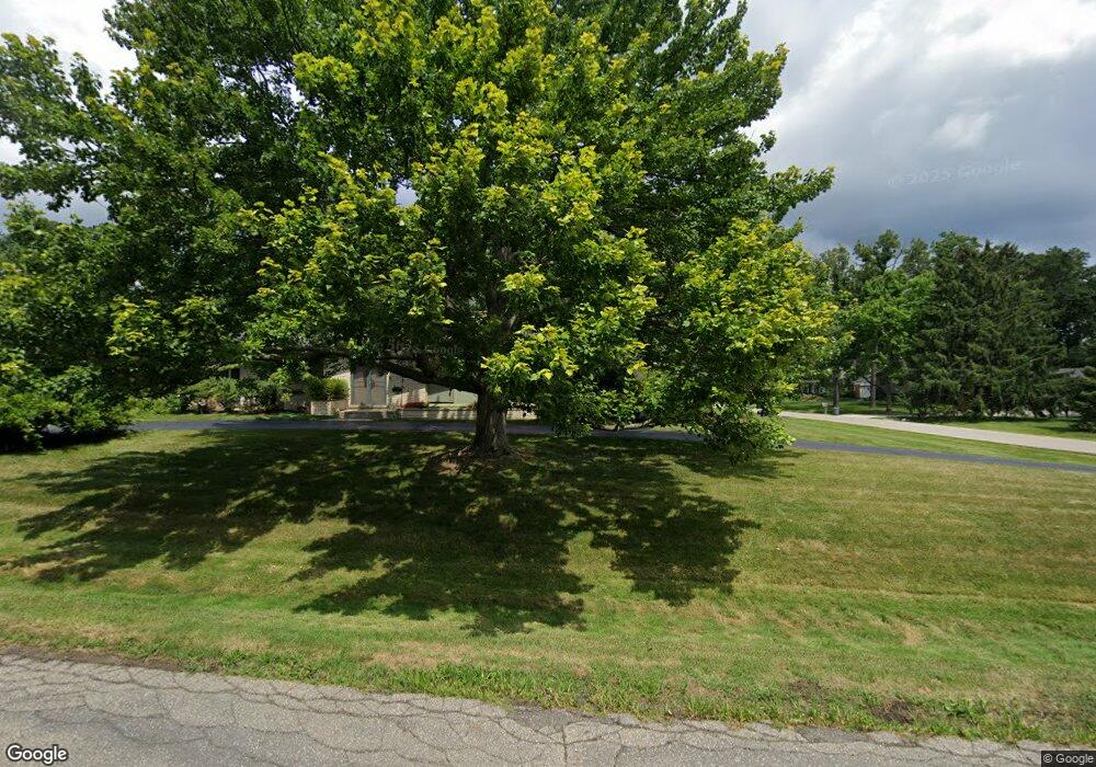 1332 Lake Crescent Dr, Bloomfield Hills, MI 48302 - photo 1