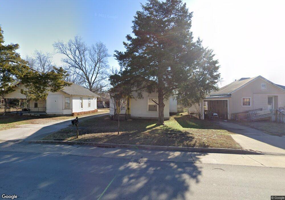 2020 Appleton Ave, Parsons, KS 67357 - photo 1