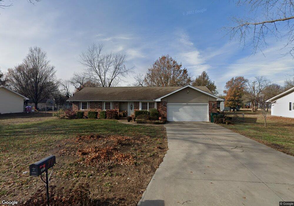 210 Kay Ln, Parsons, KS 67357 - photo 1