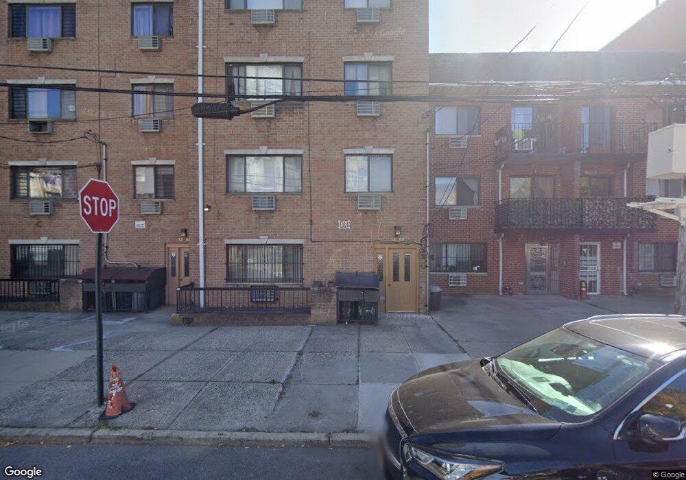 32-03 Leavitt St, Flushing, NY 11354 - photo 1