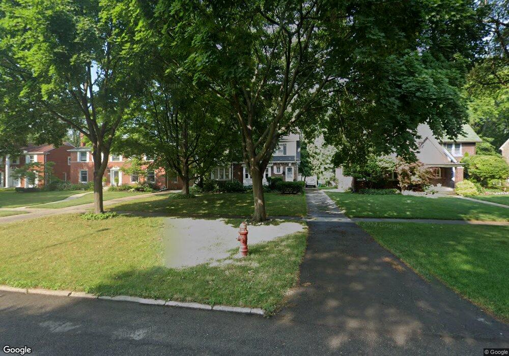 1319 Three Mile Dr, Grosse Pointe Park, MI 48230 - photo 1