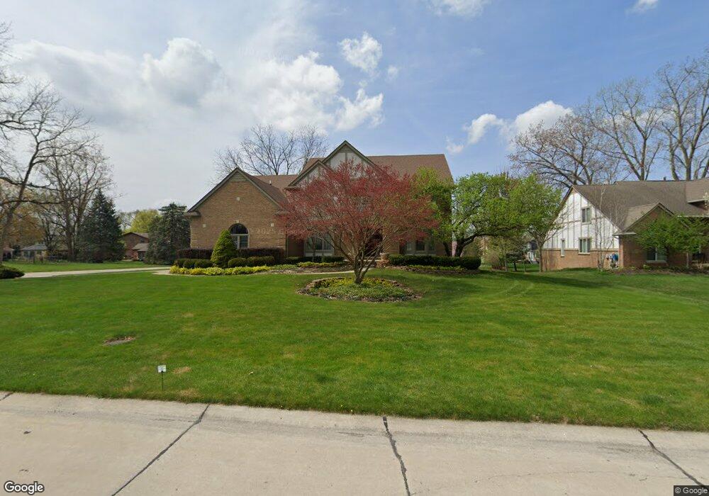 1800 Hickory Bark Ln, Bloomfield Hills, MI 48304 - photo 1