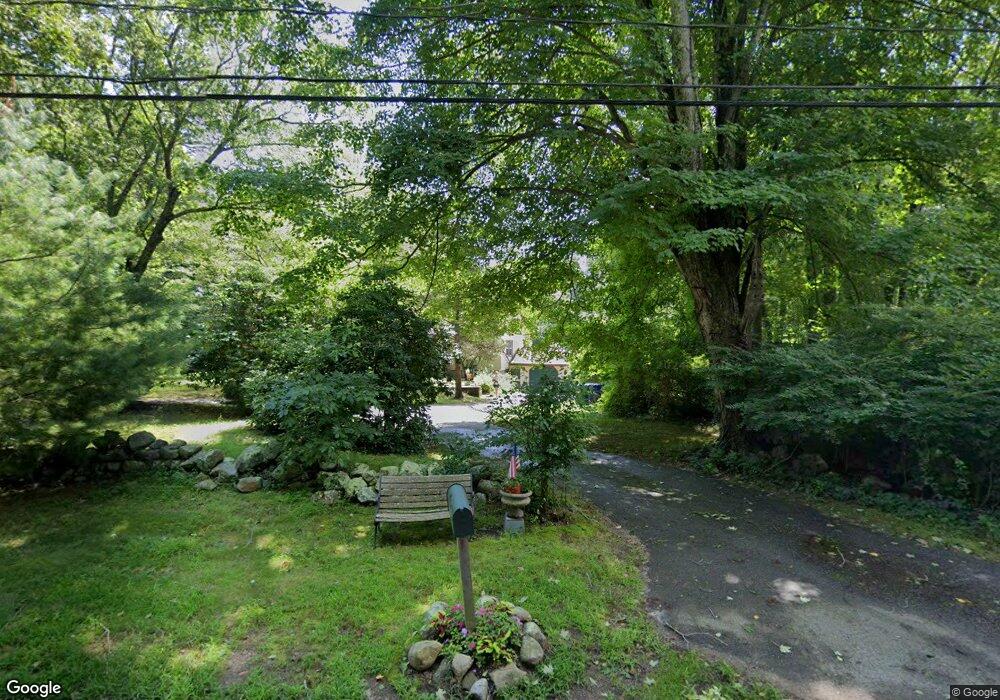 5 Burr Rd, Old Lyme, CT 06371 - photo 1