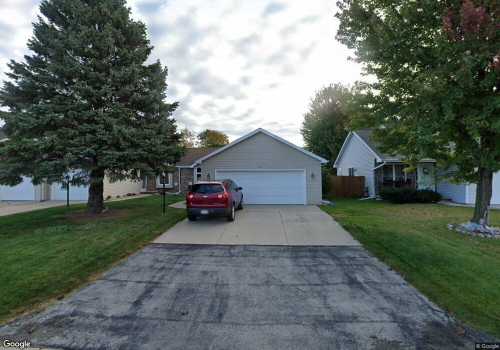 2340 N Cloudview Dr, Appleton, WI 54914 - photo 1