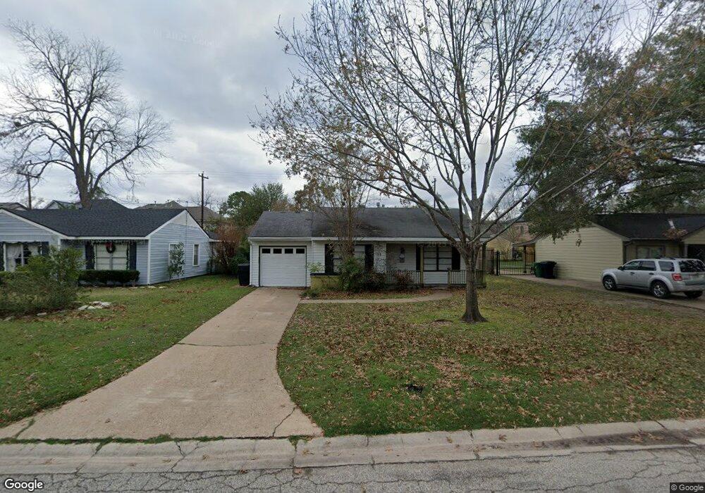 1614 Cheshire Ln, Houston, TX 77018 - photo 1