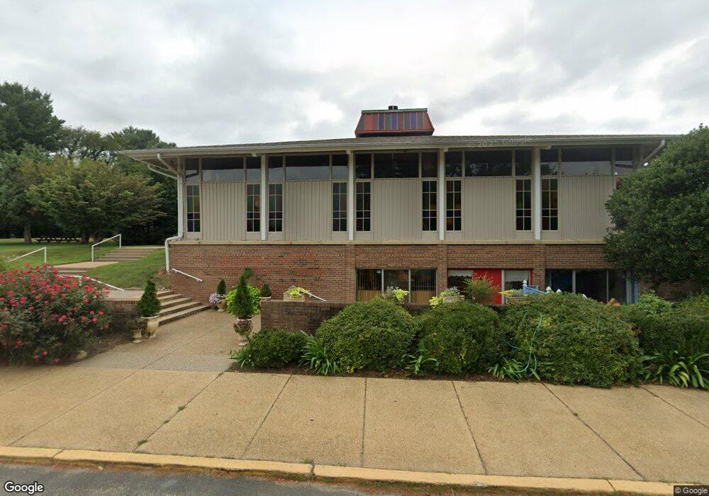 1014 Country Club Dr NE, Vienna, VA 22180 - photo 1