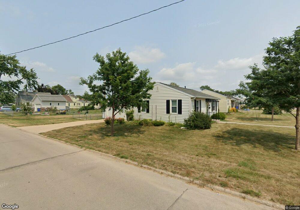 2224 Reynolds Ave SW, Cedar Rapids, IA 52404 - photo 1