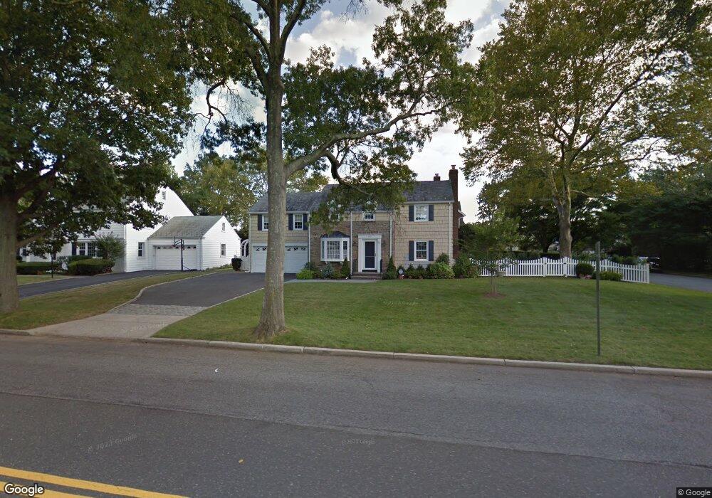 142 Cambridge Ave, Garden City, NY 11530 - photo 1