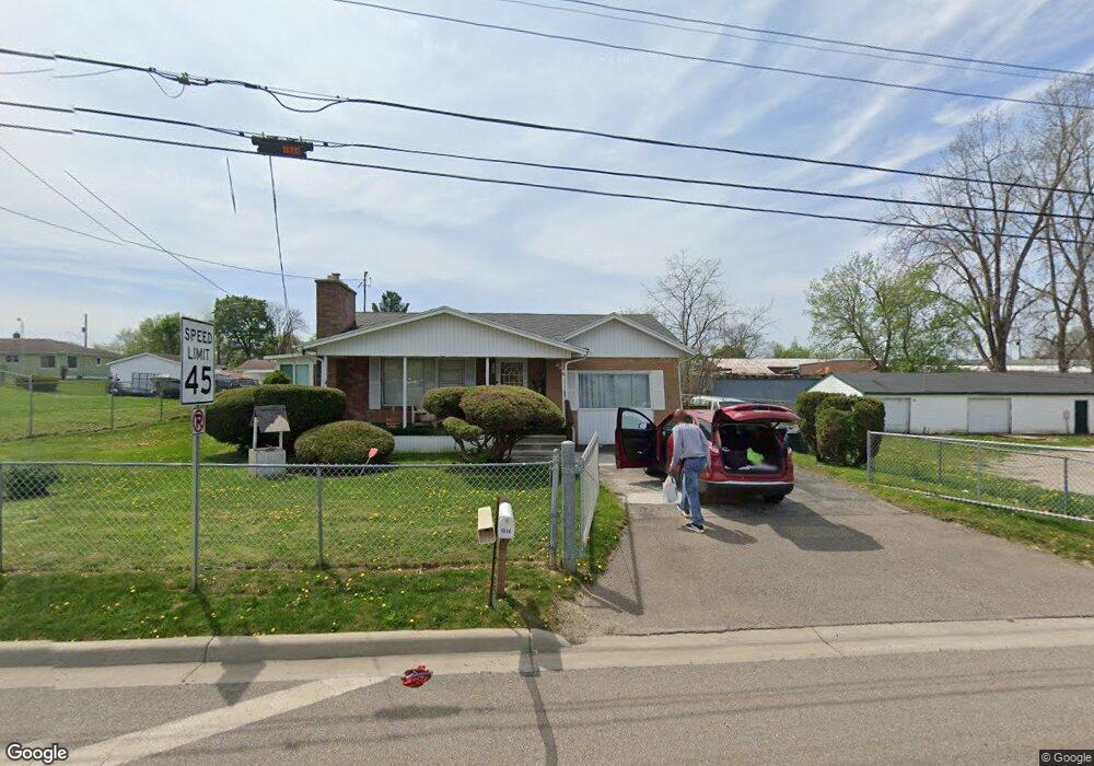 1044 E Coldwater Rd, Flint, MI 48505 - photo 1