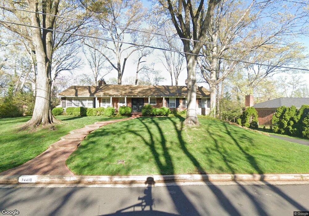 7410 Burtonwood Dr, Alexandria, VA 22307 - photo 1