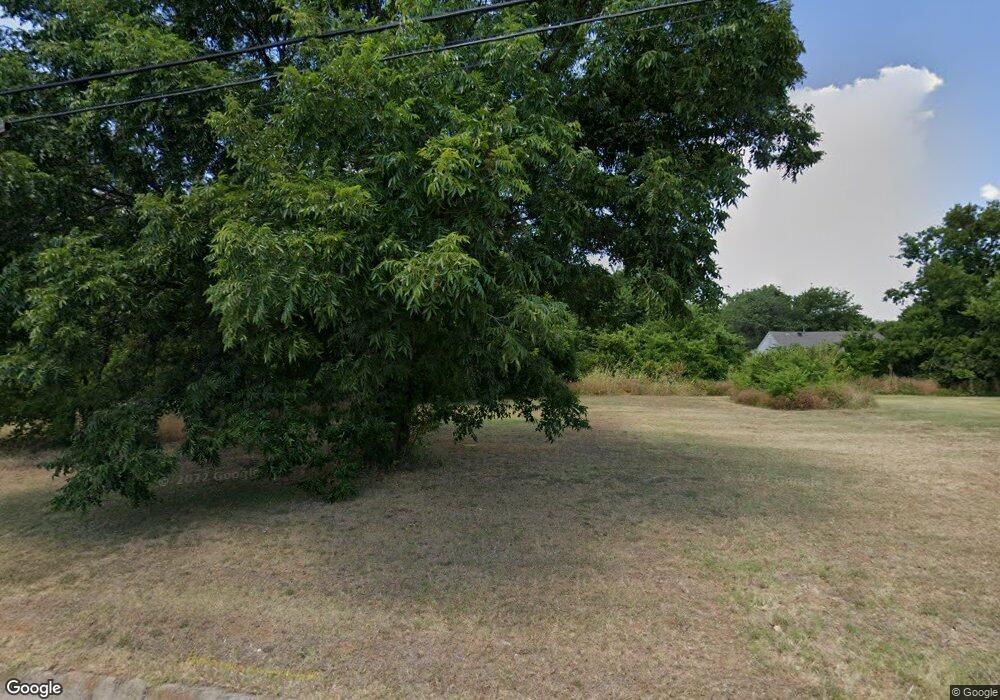 915 Throckmorton St, Gainesville, TX 76240 - photo 1