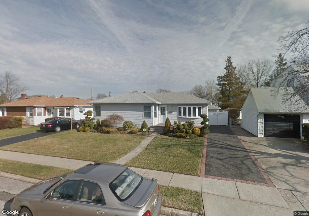 2045 Stirrup Path, Seaford, NY 11783 - photo 1