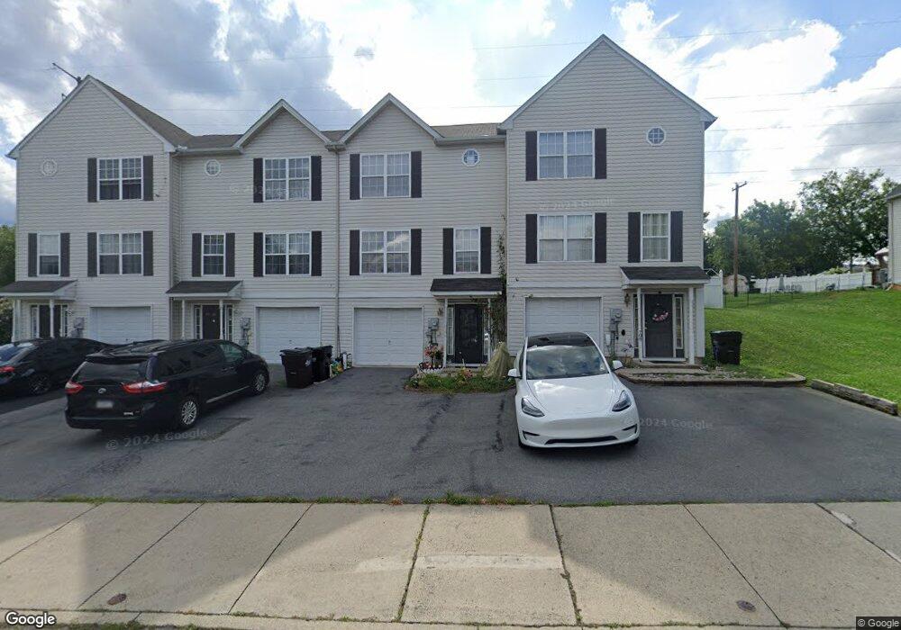 704 Bach Ct, Freemansburg, PA 18017 - photo 1