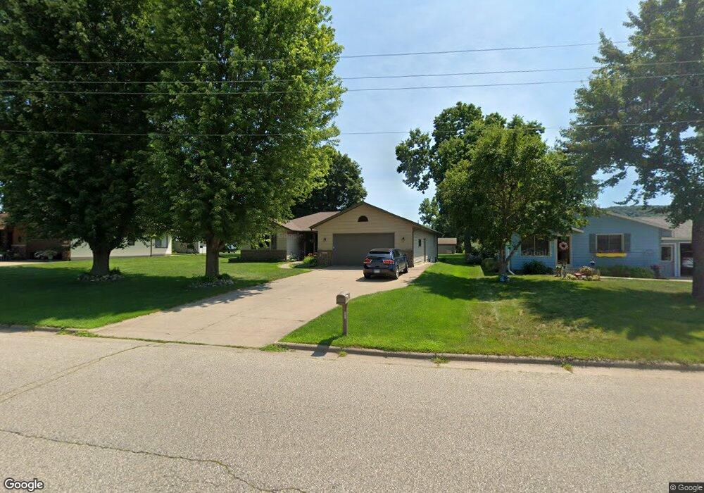 531 S 11th St, La Crescent, MN 55947 - photo 1