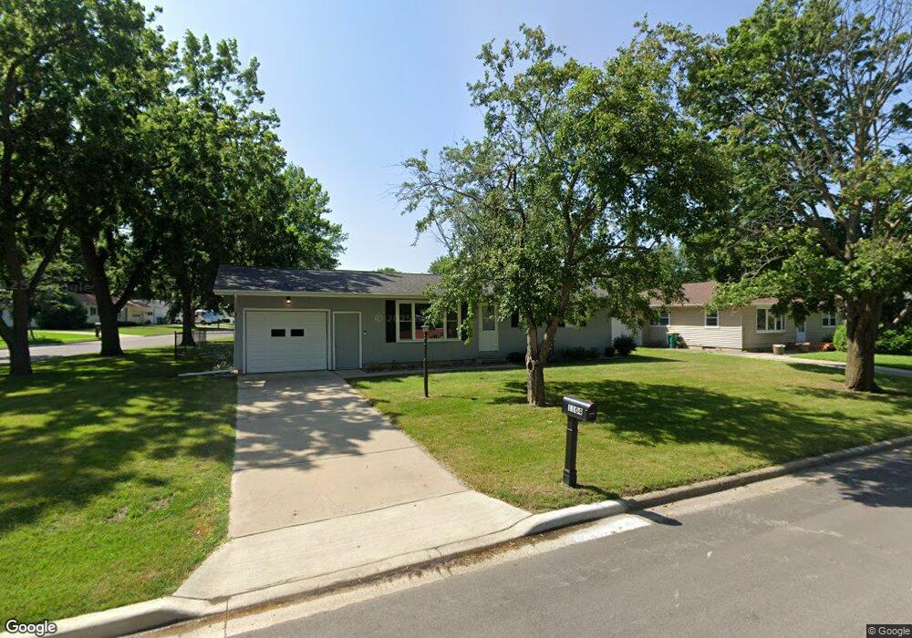 1104 Crestview Rd, Albert Lea, MN 56007 - photo 1