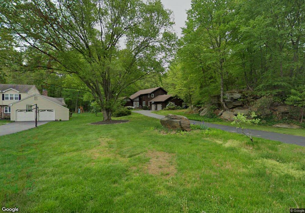 302 Putting Green Rd, Trumbull, CT 06611 - photo 1