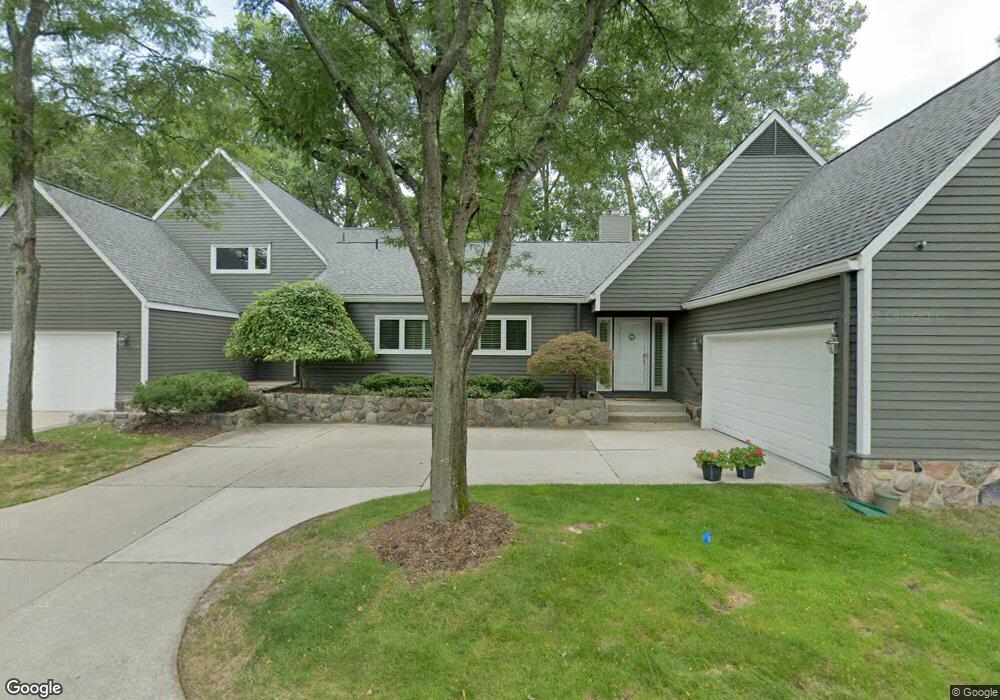 7430 Pinehurst Cir, Bloomfield Hills, MI 48301 - photo 1