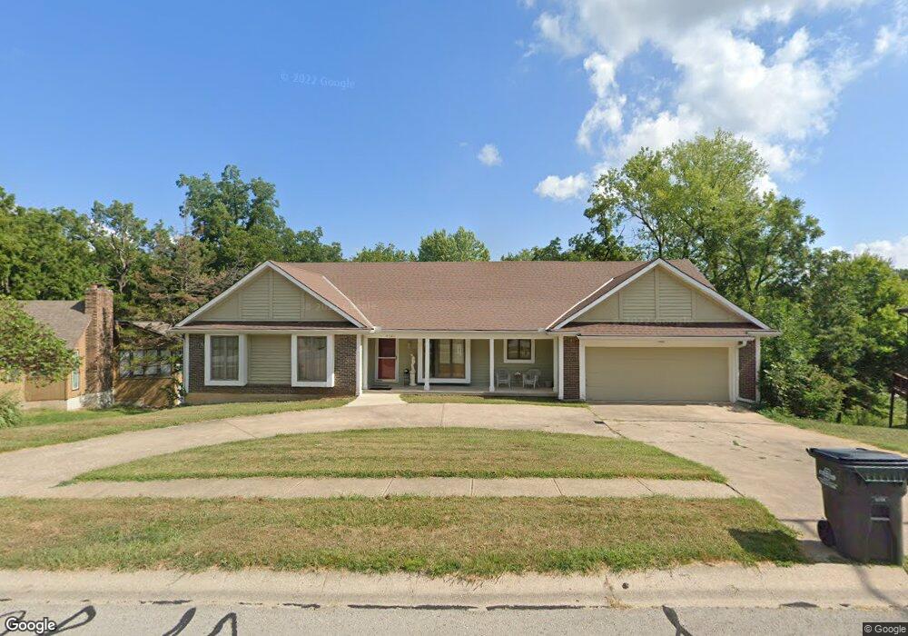 5121 Stearns St, Shawnee, KS 66203 - photo 1