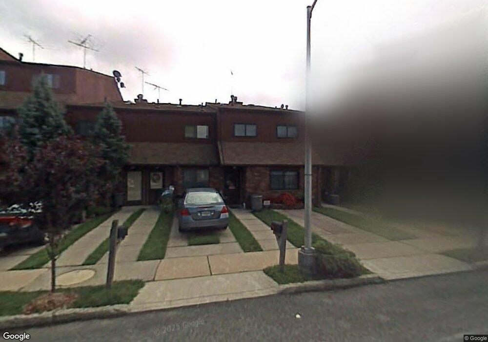 42 Pamela Ln unit 142, Staten Island, NY 10304 - photo 1