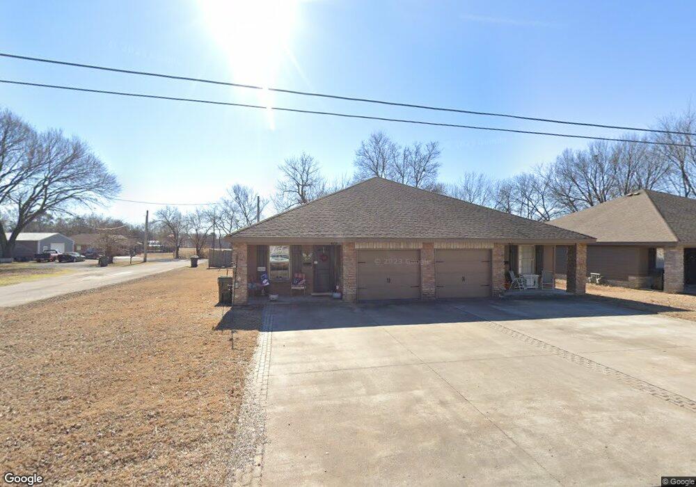 419 E Claremore St, Claremore, OK 74017 - photo 1