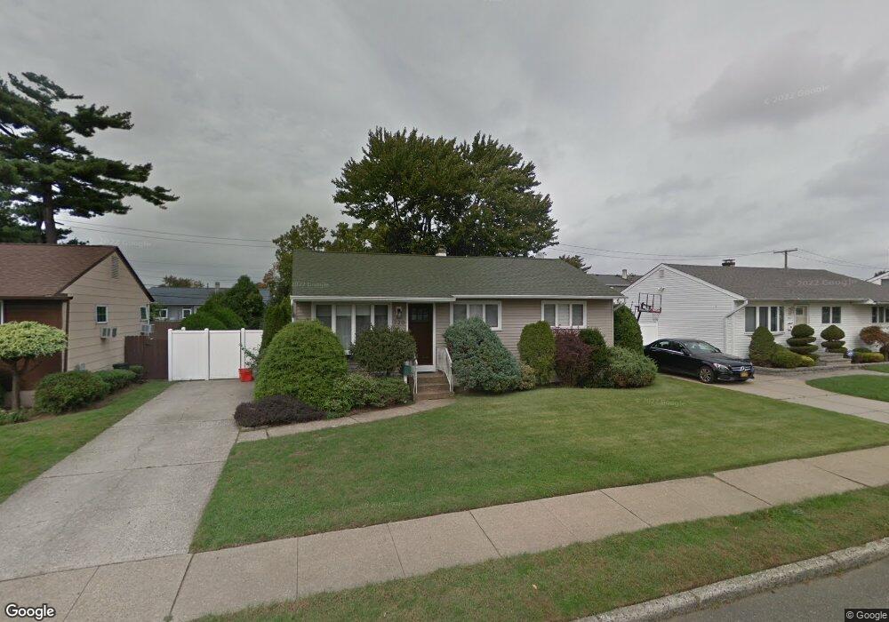 720 Sprague Ave, Franklin Square, NY 11010 - photo 1