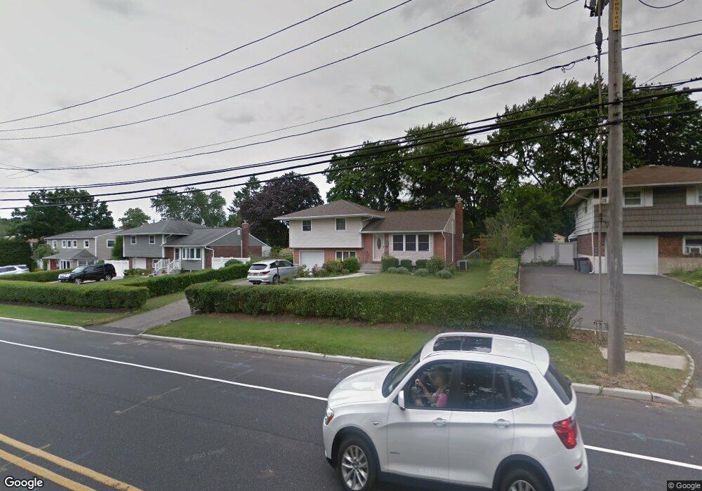 8 Kings Park Rd, ComMacK, NY 11725 - photo 1